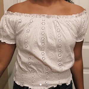 🌺White Eyelit Off the Shoulder Blouse🌺